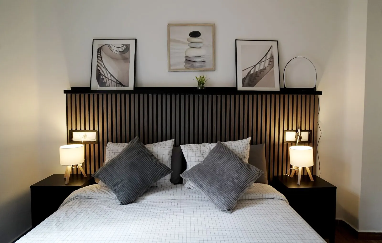 Dormitorio principal con cama doble