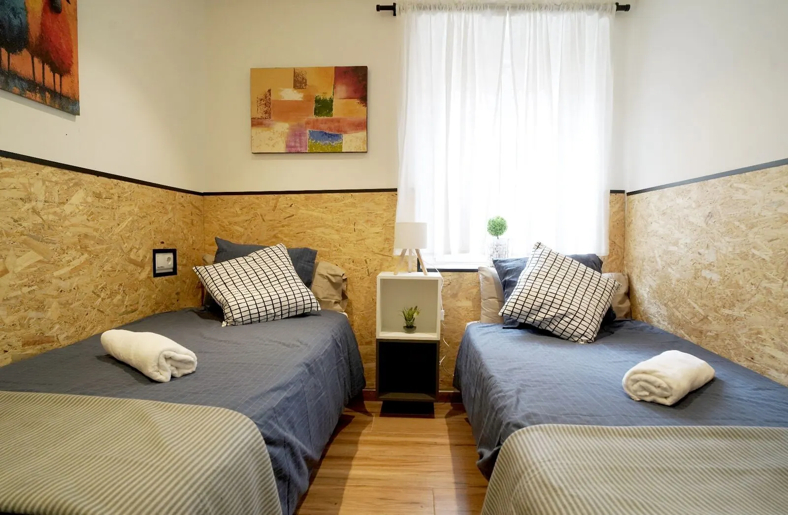 Habitación secundaria con dos camas